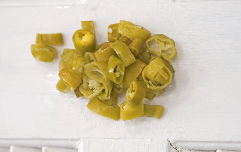 PEPPERS TYPE MAKEDONIKO CUT IN SLICES